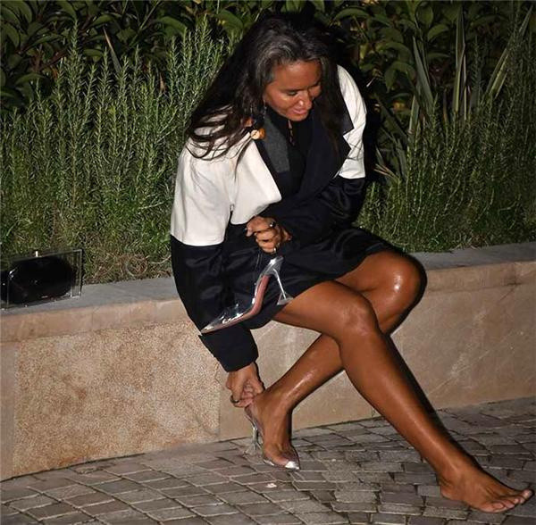 Eda Taşpınar'ı gören hayrete düştü! Çıplak ayaklarla... - Resim: 1