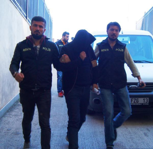 Türk bayrağını indirip, üstüne basmıştı! Akıbeti belli oldu - Resim: 1