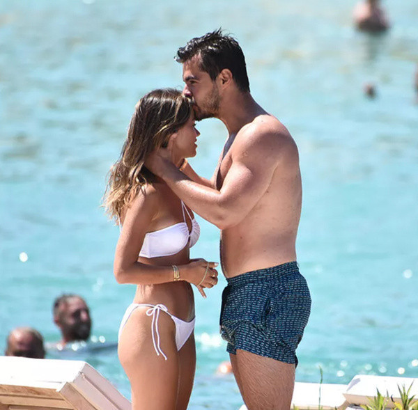 Çalkantılı aşıklar Berk Atan ve Selin Yağcıoğlu yine ayrıldı! Bu defa ayrılık nedenleri bambaşka çıktı - Resim: 1