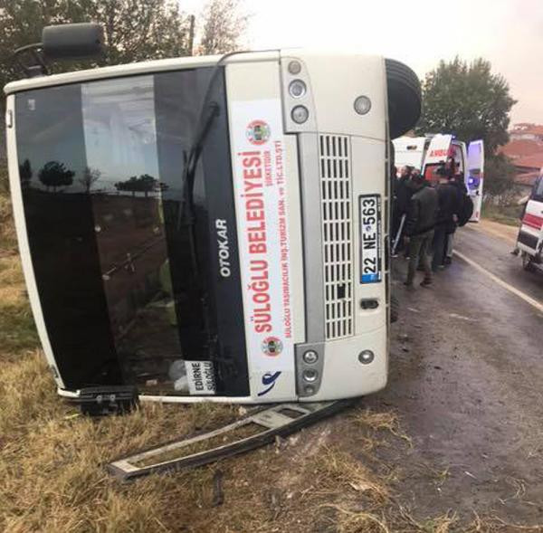 Askerleri taşıyan servis kaza yaptı: Çok sayıda yaralı var! - Resim: 2