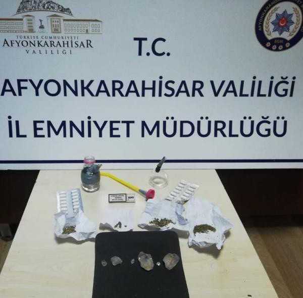 Afyonkarahisar'da oyuncak tabancayla ev basıp taşları çaldılar! Meğer taşlar... - Resim: 0