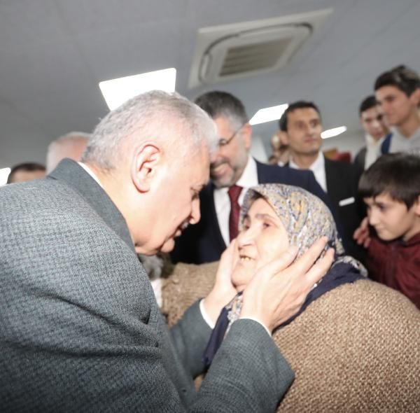 Binali Yıldırım, gençlerin şarkılarına eşlik etti, ders dinledi - Resim: 4