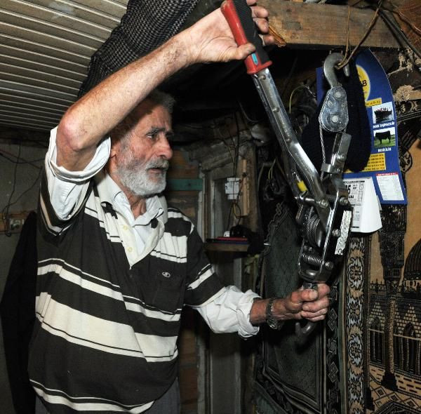 Sosyal medyada ünlendi! Rize'de rüzgarla dönen ev ilgi odağı oldu - Resim: 4