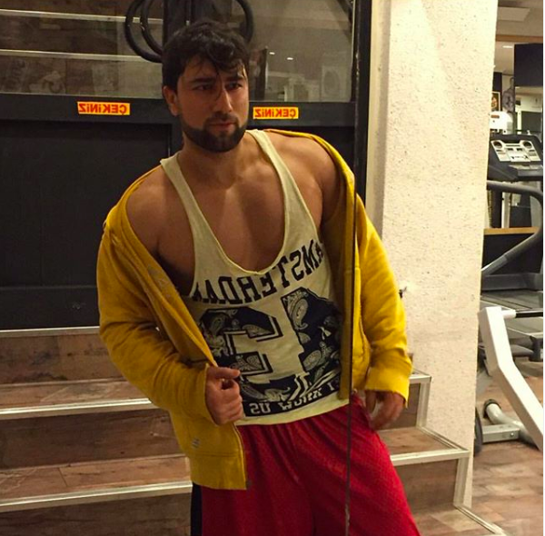 Yasin Obuz kimdir yaşı kaç Masterchef Yasin Obuz bambaşka biri filmi de var! - Resim: 2