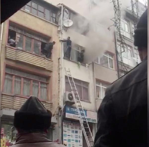 Fatih'te can pazarı kamerada pencereye çıkanlar... - Resim: 2