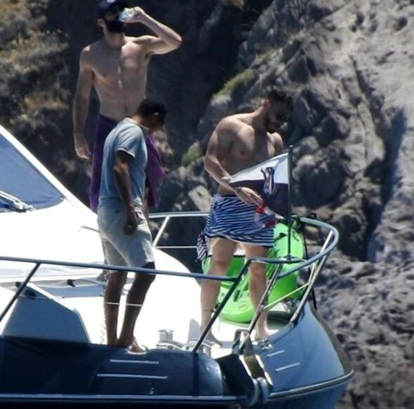 Kerem Bürsin'in sağlık durumu nasıl? Tekneden düşerek hastaneye kaldırılmıştı - Resim: 2