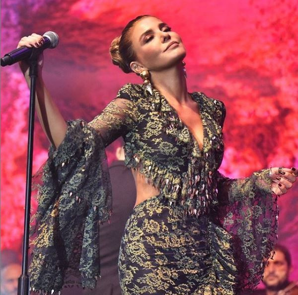 Gülben Ergen'den iddialı paylaşım! Bacak dekoltesiyle sosyal medyayı salladı! - Resim: 1