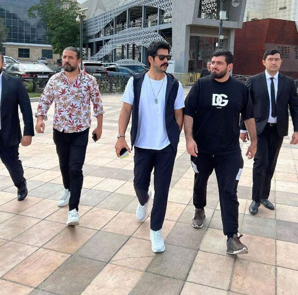 Burak Özçivit Bakü'ye gitti coşkuyla karşılandı! "Türk dünyasının en tanınmış aktörü" - Resim: 3