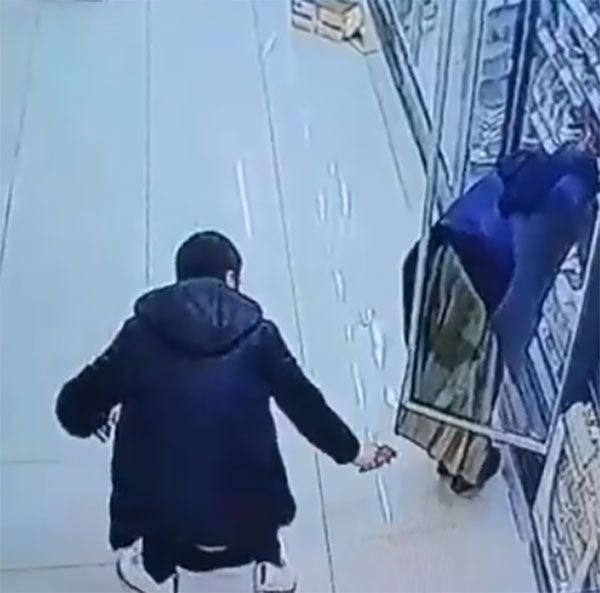 BİM sapığı komiser çıktı! Grup amiri sapık görev başında üniformasıyla gözaltına alındı - Resim: 3