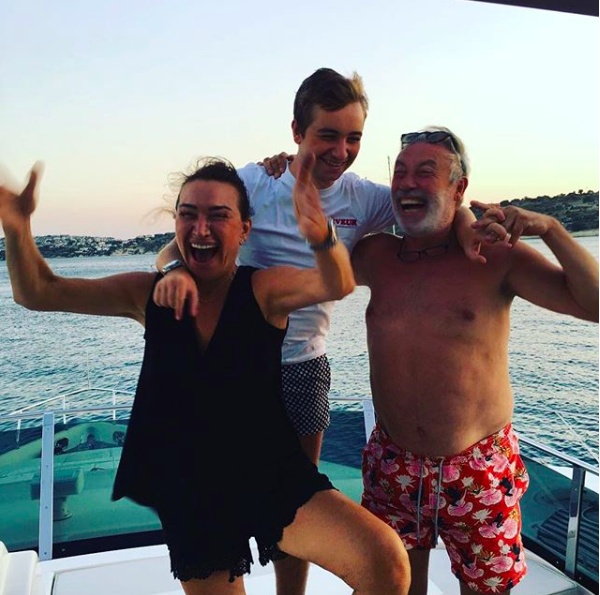 Demet Akbağ'ın eşi Zafer Çika kaç yaşında ne iş yapıyor oğlu Ali Çika kimdir? - Resim: 2