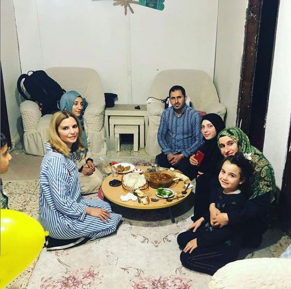 Burcu Çetinkaya eşi Mehmet Fatih Bucak'tan boşandı Burcu Çetinkaya kimdir? - Resim: 4