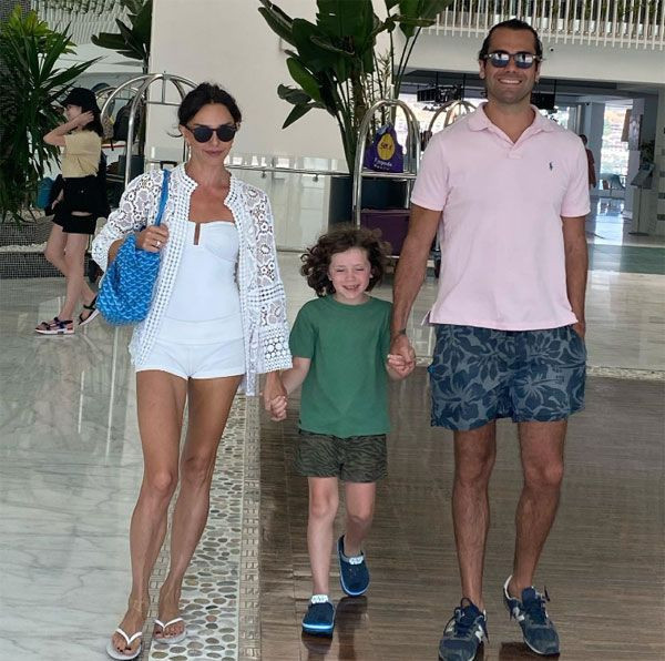 Tatilin sonu kötü bitti, araçları alev alev yandı! Hande Ataizi oğlu ve sevgilisiyle ölümden döndü - Resim: 1