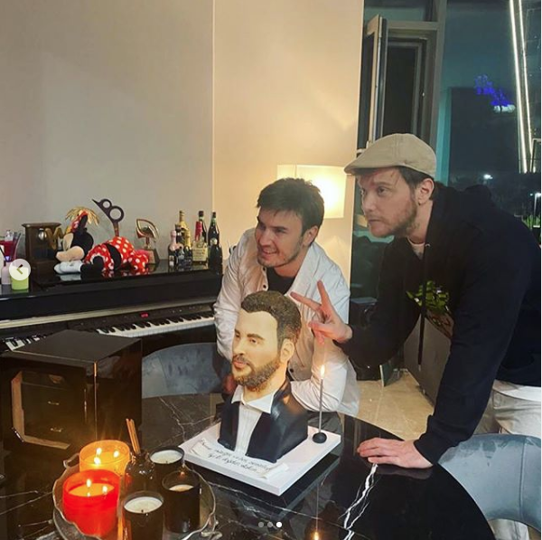 Sinan Akçıl'ın doğum günü pastası olay oldu Burcu Kıratlı'nın sürprizi - Resim: 2