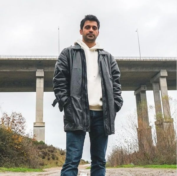 Masumlar Apartmanı'nın Esat'ı Akrep dizisinin yıldızıyla aşk yaşıyor bakın kim - Resim: 1