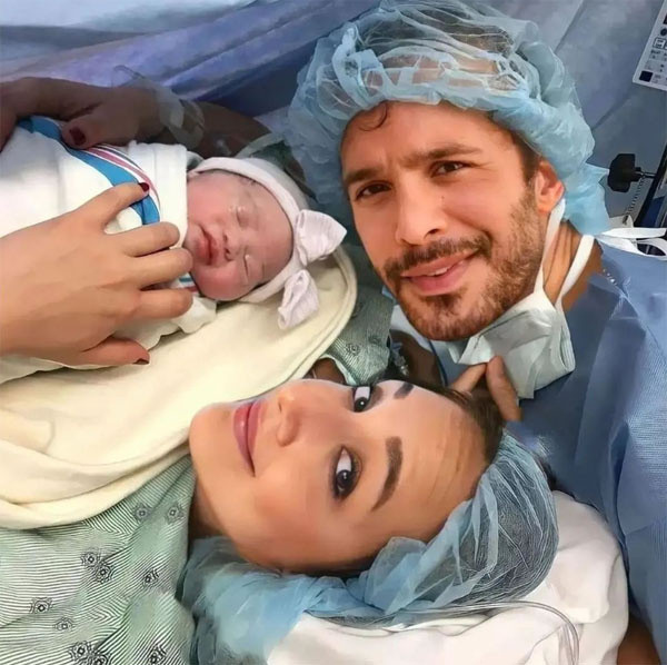 Gupse Özay ve Barış Arduç 'sevda'larına kavuştu! Bakın kızlarına hangi ismi koymuşlar... - Resim: 3