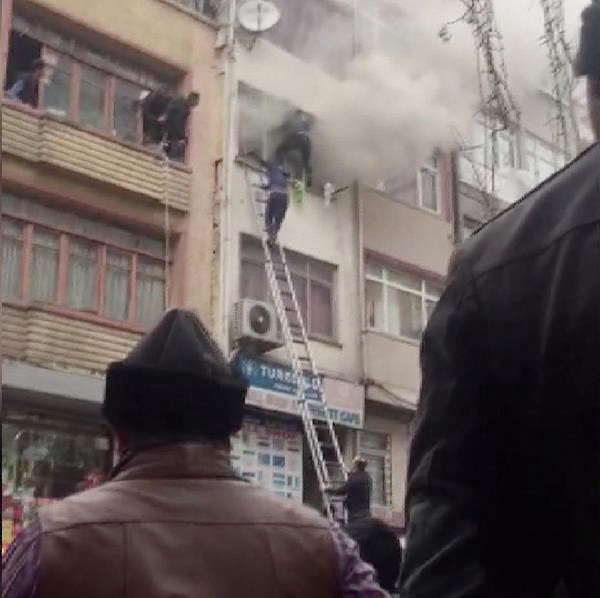 Fatih'te can pazarı kamerada pencereye çıkanlar... - Resim: 4