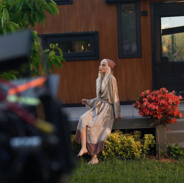 Türkiye'de bir ilk! Gülşen'in yeğeni şarkıcı Ezra'dan Metaverse'li klip - Resim: 4