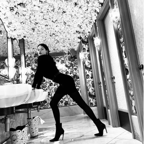 Çıplak poz veren Adriana Lima bu kez tuvaletten paylaştı! Emir Uyar'la aşk yaşıyor - Resim: 3