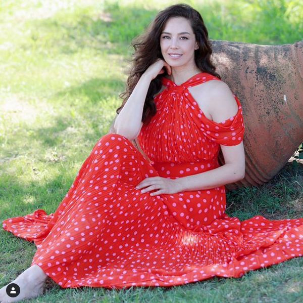 Ekranlara dönmeye hazırlanan Azra Akın muhabirlere sert çıktı! O soru sinirlendirdi - Resim: 2