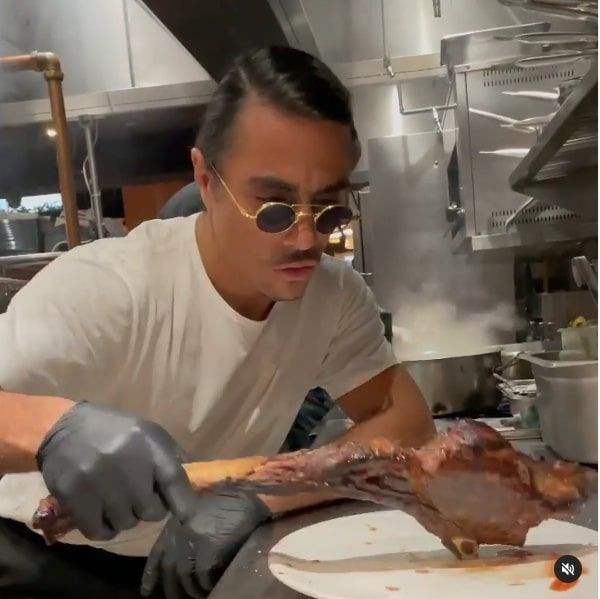 Nusret Gökçe'nin pirzolayla yaptığı tepki çekti görenlerin midesi bulandı! - Resim: 4