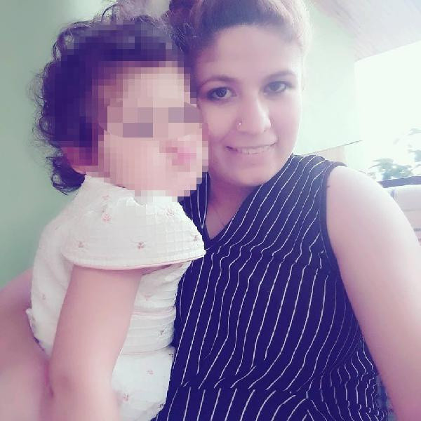 Eşini sokak ortasında defalarca bıçakladı! - Resim: 1