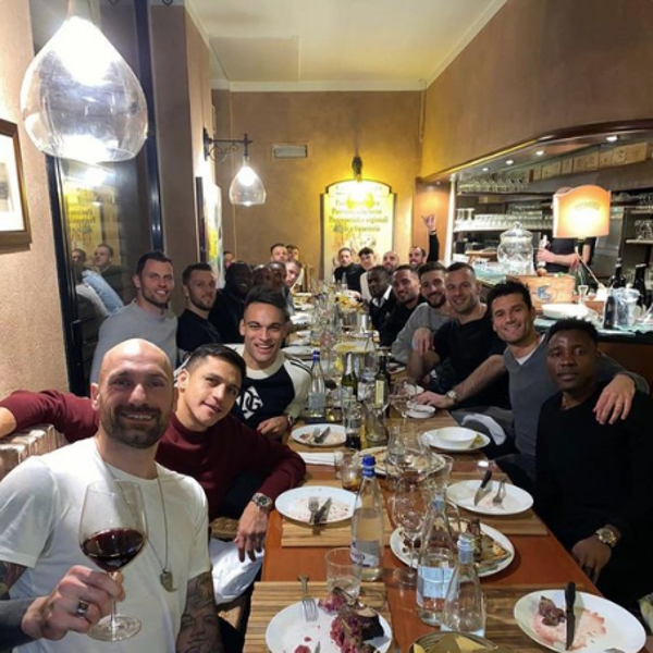 Victor Moses Inter'in takım yemeğinde - Resim: 0