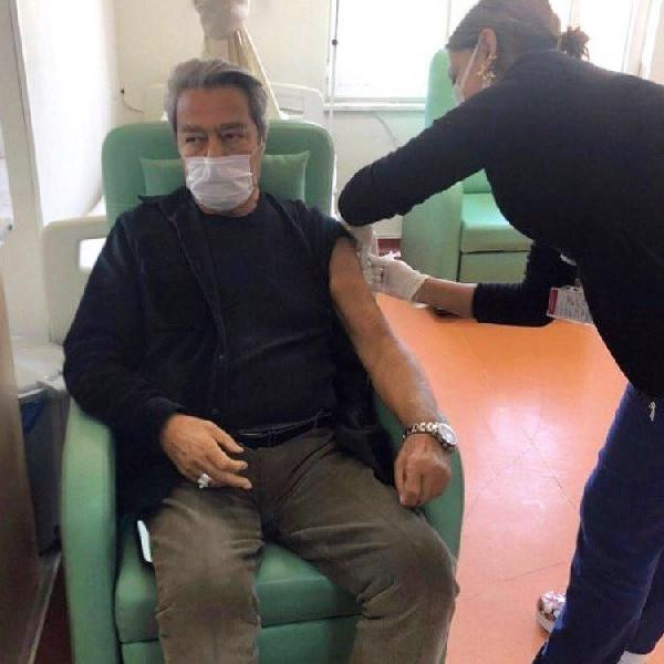 Ünlü oyuncu Kadir İnanır koronavirüs aşısı oldu - Resim: 0