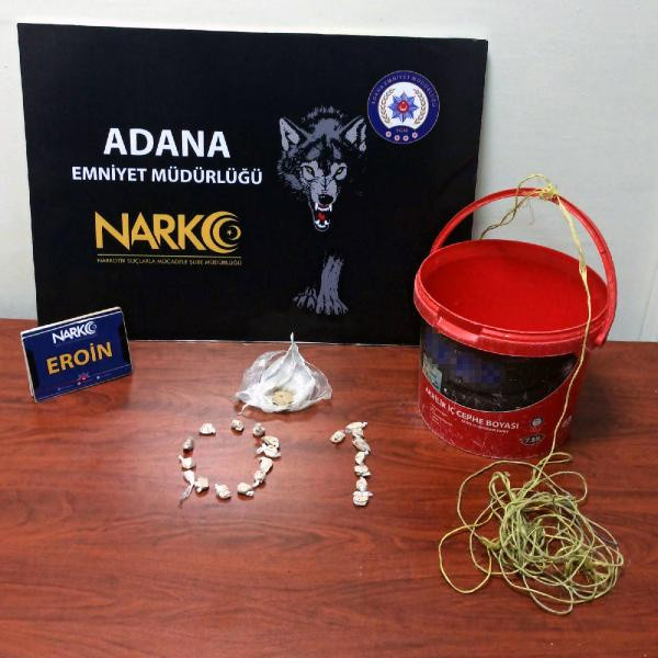 Pes dedirten olay! Adana'da kova sarkıtıp satış yaptı yakalanınca yüzünü gizledi - Resim: 0