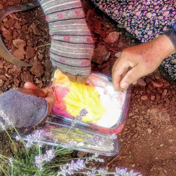 Burdur'da tarlada şaşırtan 50 TL! Gelen mesajı görünce inanamadı - Resim: 0