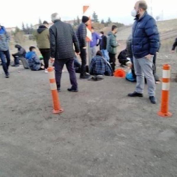 Belediye otobüsü bariyere çarptı! Çok fazla yaralı var - Resim: 0