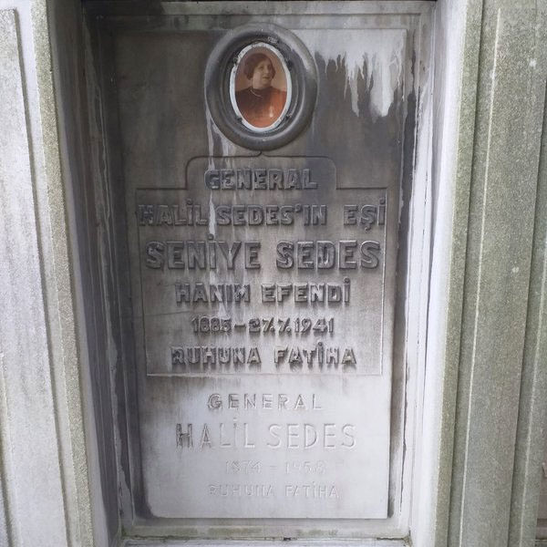 Sadrazam torunları birbirine girdi 100 milyon liralık miras 5 mezar açtırdı - Resim: 1