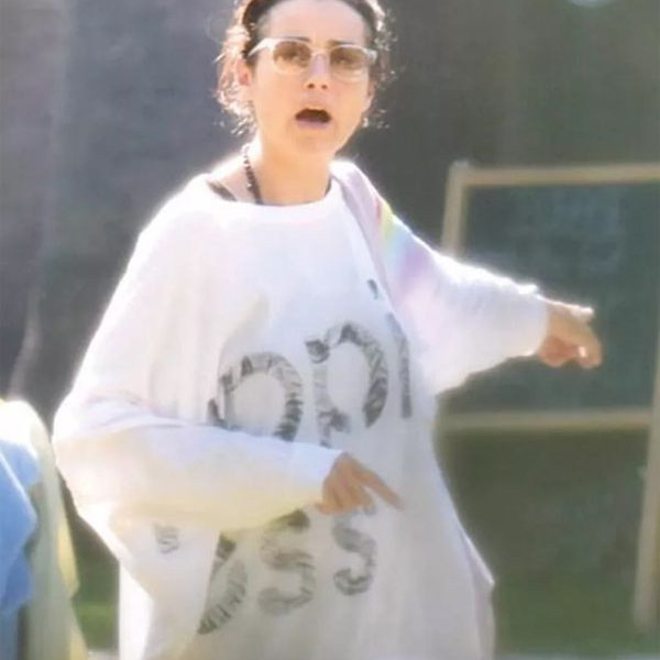 Sert tepkilerinden sonra güler yüzünü de gösterdi! Özgü Namal'ın yıllar sonra özlenen gülümsemesi göründü - Resim: 1