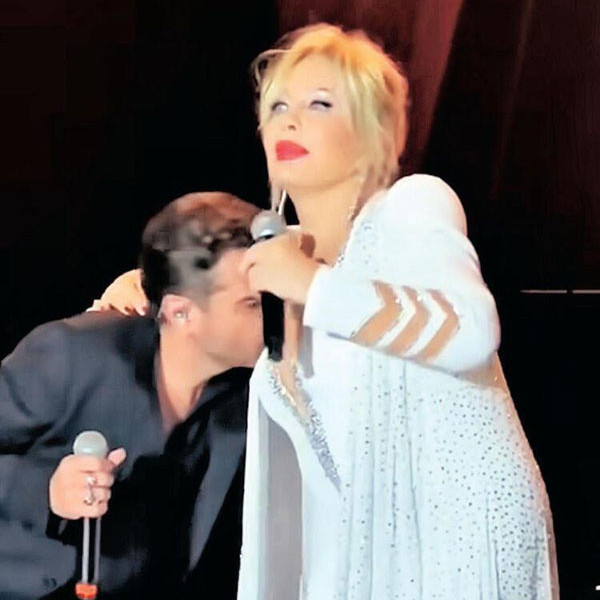 Emel Sayın bile şaşkına uğradı! Kenan Doğulu sahnenin ortasında göğsünden öptü! "Aman Beren görmesin" - Resim: 3