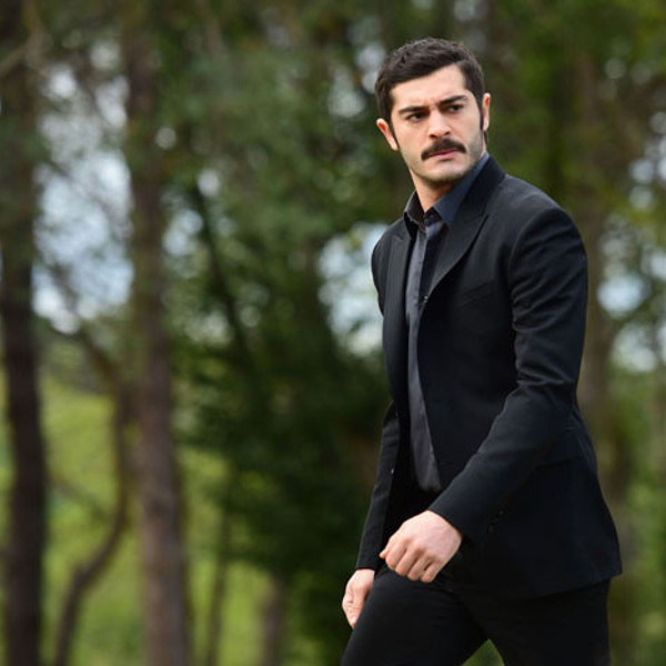 Burak Deniz ve Nilperi Şahinkaya'nın olaylı gecesine dair ilk açıklama geldi! Dava açmaya hazırlanıyor denmişti... - Resim: 0