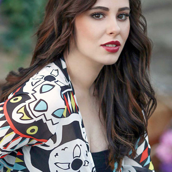 Ferdi Tayfur'un biricik kızı Tuğçe Tayfur nişanlandı! Nişan anındaki o detay herkesi şaşırttı - Resim: 1