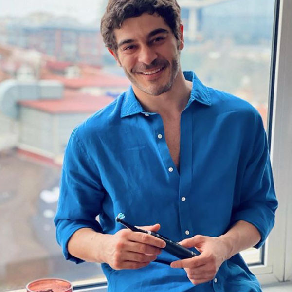 Nilperi Şahinkaya affetmeyince mahkemelik olmuşlardı! Burak Deniz küfürler yağdırdığı oyuncudan özür diledi - Resim: 0