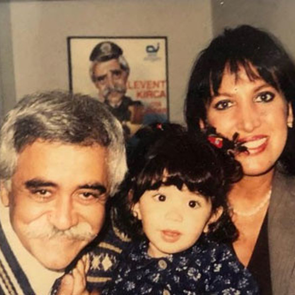 Gelsin Hayat Bildiği Gibi'nin yıldızı usta oyuncu Levent Kırca'nın kızı çıktı! Meğer hep gözümüzün önündeymiş... - Resim: 0