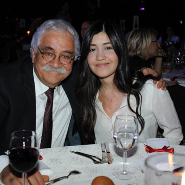 Gelsin Hayat Bildiği Gibi'nin yıldızı usta oyuncu Levent Kırca'nın kızı çıktı! Meğer hep gözümüzün önündeymiş... - Resim: 2