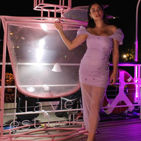 Karnı burnunda Hazal Kaya'dan mini tül elbiseli pozlar! Güzelliğini gören mest oldu - Resim: 3