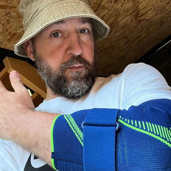 Athena'nın gitaristi Hakan Özoğuz'un Lenfoma tedavisi gördüğü ortaya çıkmıştı! Ünlü şarkıcı ilk kez hastalığı hakkında açıklama yaptı - Resim: 2