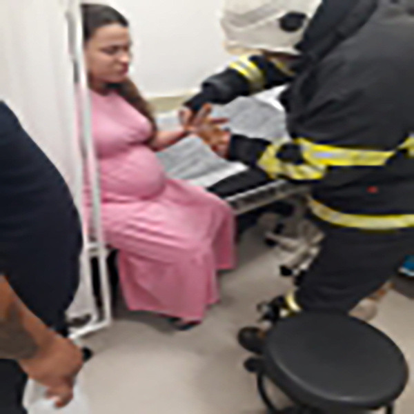 Parmağı yüzüğe sıkışan kadının imdadına itfaiye ekipleri koştu - Resim: 0