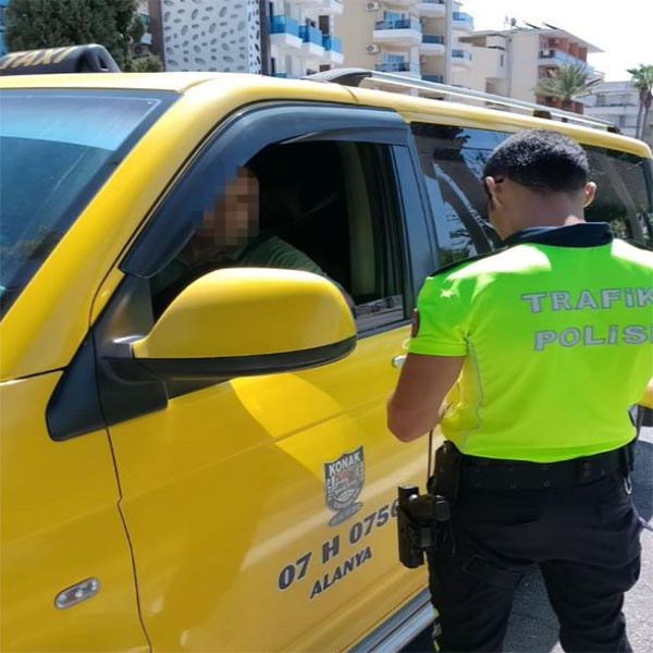 Alkollü araç kullanandan ehliyetsize... Alanya'da ticari taksilere ceza yağdı - Resim: 0