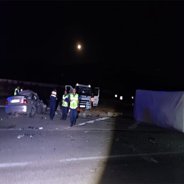 Kırşehir'de acı kaza! Kamyonet hakimiyeti kaybetti: 2 ölü, 3 yaralı - Resim: 0