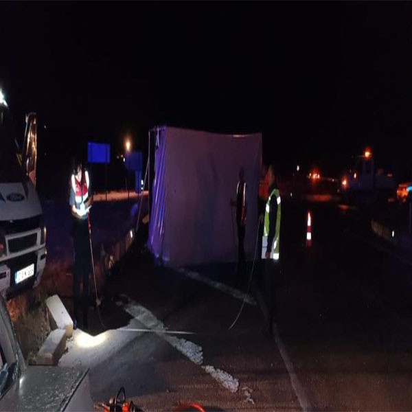 Kırşehir'de acı kaza! Kamyonet hakimiyeti kaybetti: 2 ölü, 3 yaralı - Resim: 1