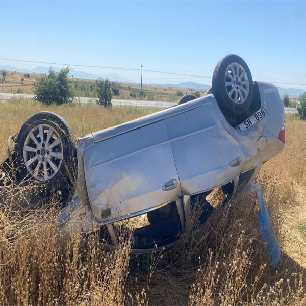 Uşak'ta feci kaza! Araç takla attı: 1'i ağır 5 kişi yaralandı - Resim: 1