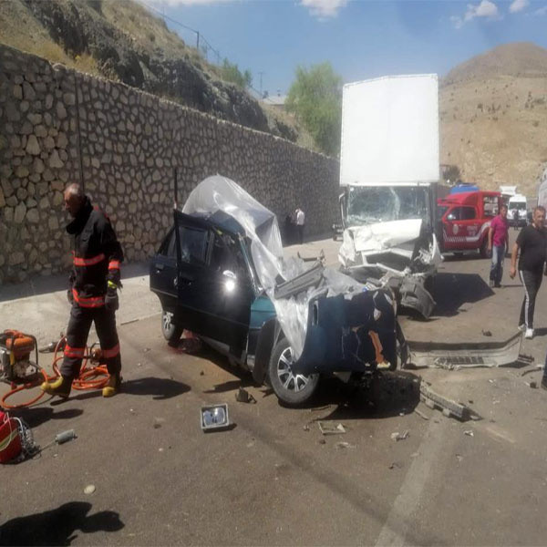 Malatya'da kahreden kaza! Hurdaya dönen araçta 2 kişi öldü - Resim: 0