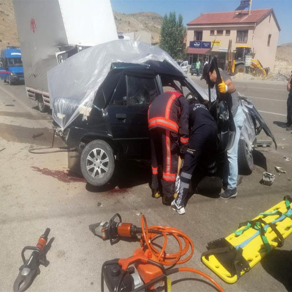 Malatya'da kahreden kaza! Hurdaya dönen araçta 2 kişi öldü - Resim: 1