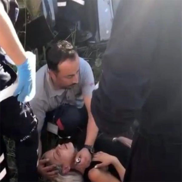 Kazada yaralanan kadın şok etkisiyle sorduğu sorularla güldürdü - Resim: 1