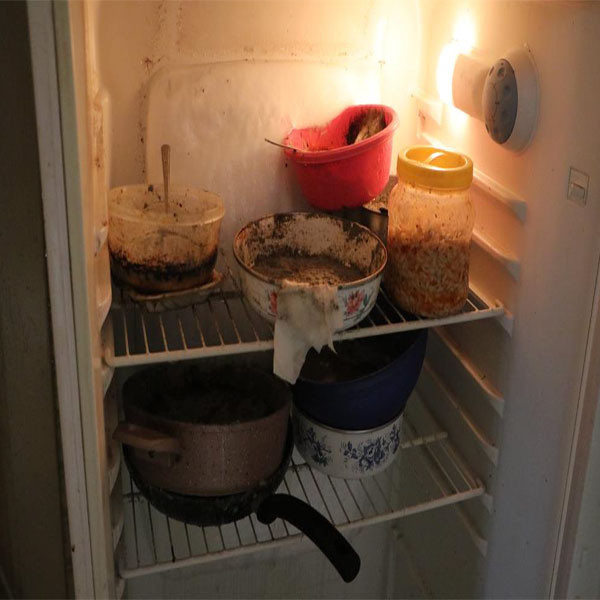 Alzheimer hastası kocasını çöp evde terk etti! Oğlunun sözleri yürekleri dağladı - Resim: 2