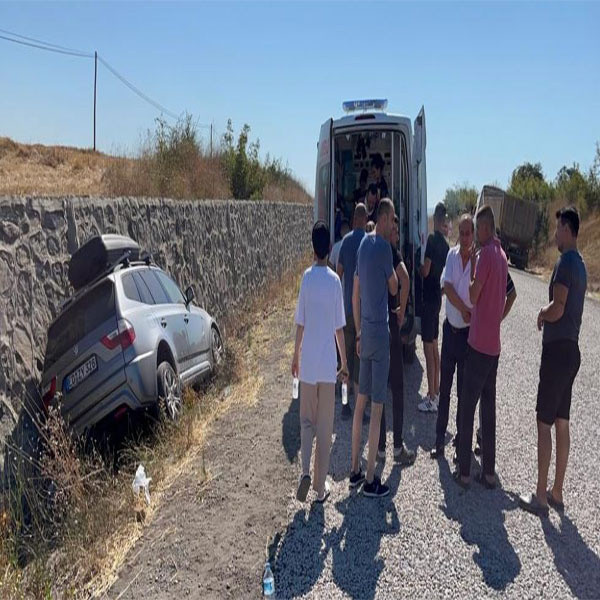 Çanakkale'de feci kaza! Kamyonla çarpışan cipte 5 kişi yaralandı - Resim: 0